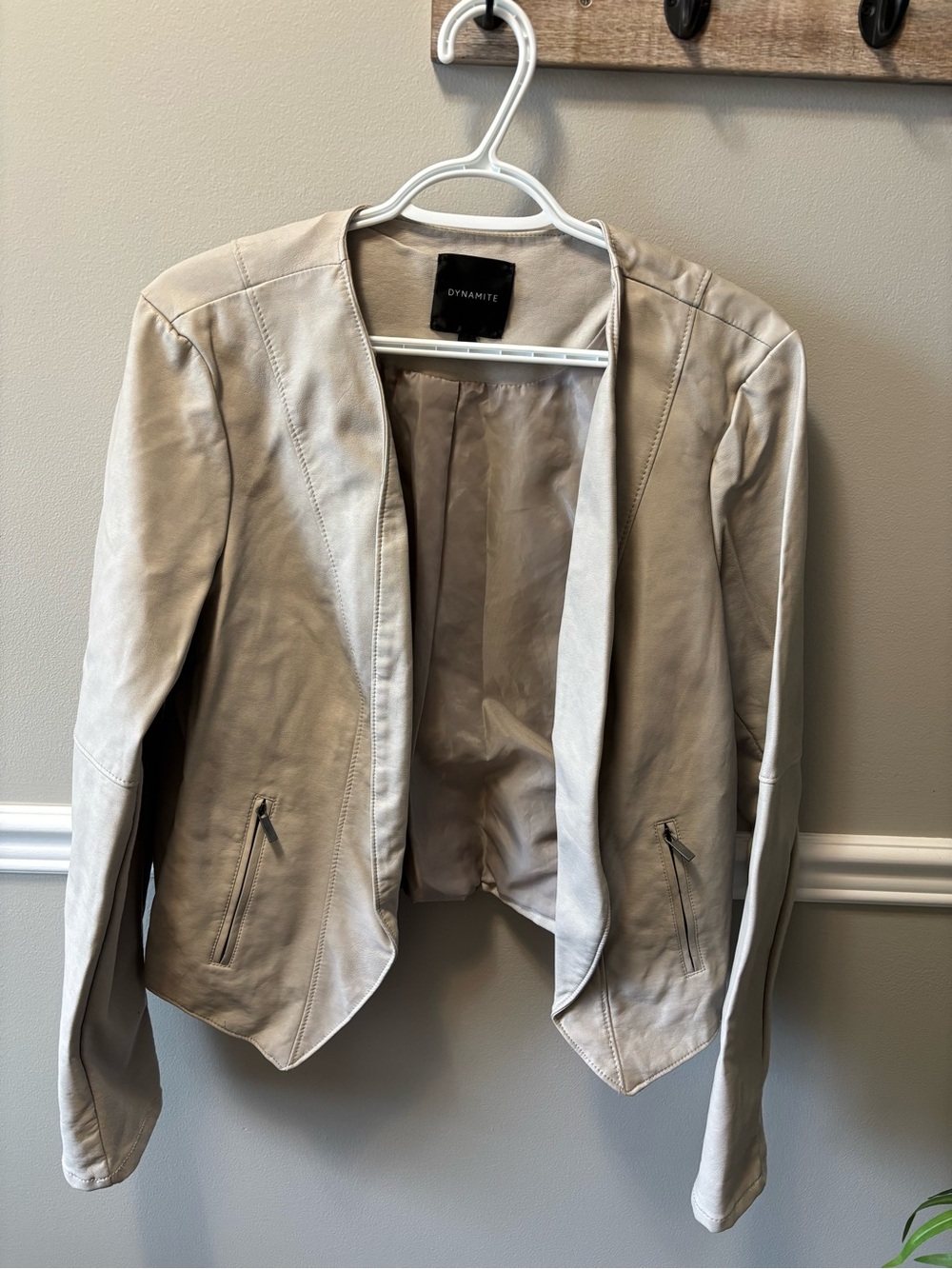 Dynamite Women's Light Taupe Open-Front Faux Leather Blazer
